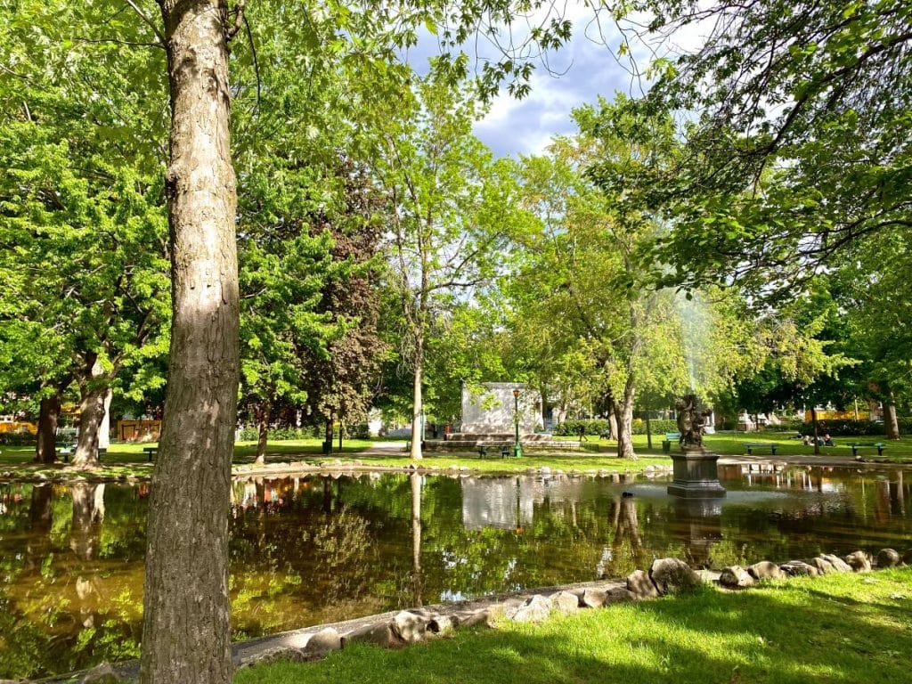 Una foto dell'Outremont Park a Montreal, in Canada