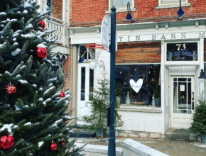 Ce petit village d’Ontario à 2h de Montréal se transforme en village du Père Noël pendant le mois de décembre